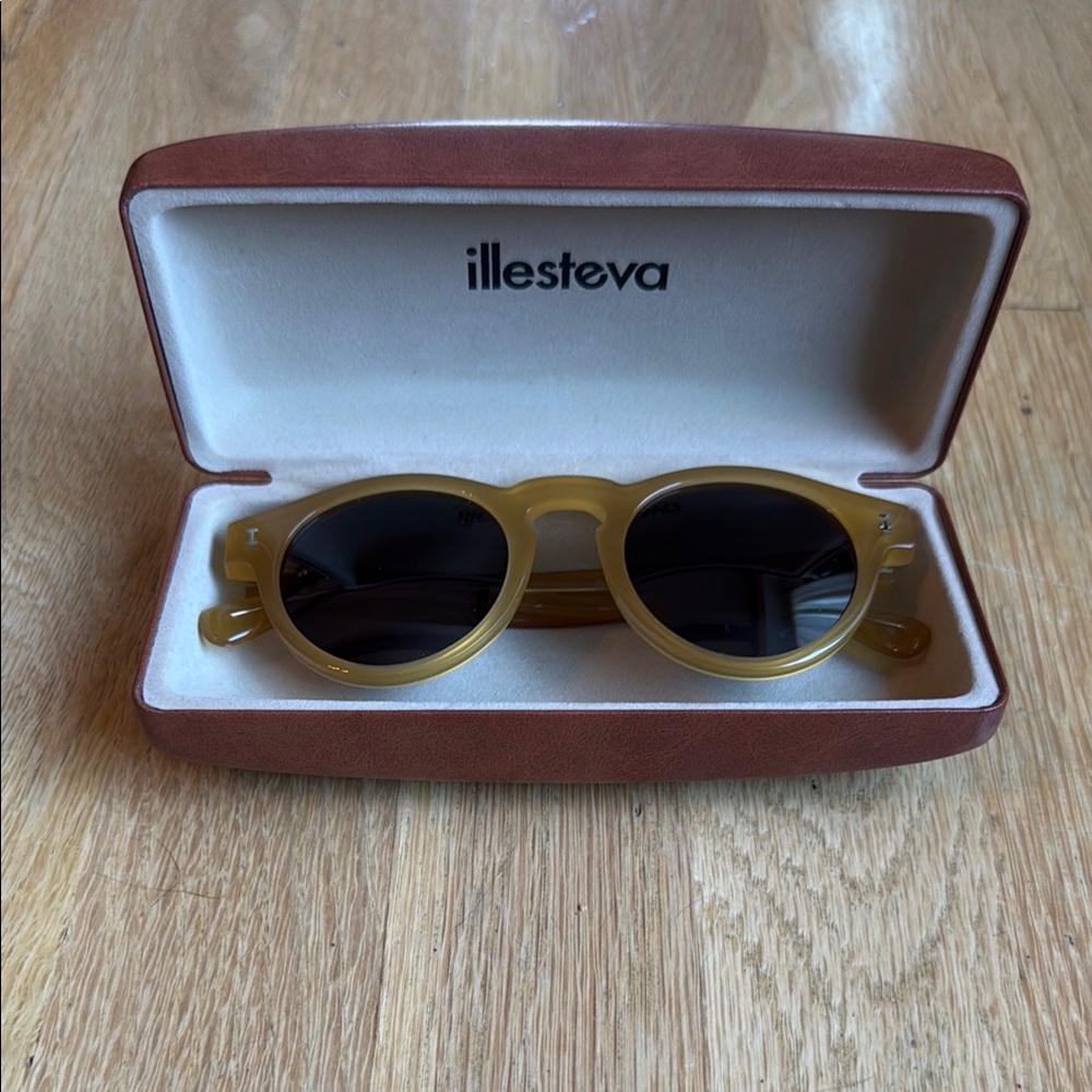 Illesteva Leonard Sunglasses with Mustard Frame